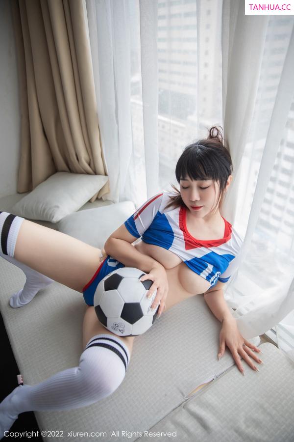   [XiuRen]高清写真图 2022.12.09 No.5974 严利娅Yuliya 足球美臀第17张图片